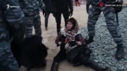 Как в Казани винтят людей. ОМОН против бабушек Как в Казани винтят людей. ОМОН против бабушек