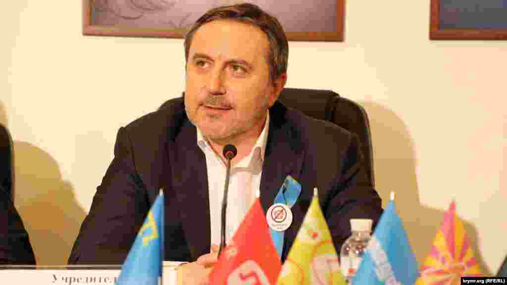 «Уехать на материковую Украину мы не стремимся, для крымскотатарского социума это будет депортация, если мы уедем. Мы здесь остались и нам надо оставаться», – сказал владелец телеканала Ленур Ислямов. 