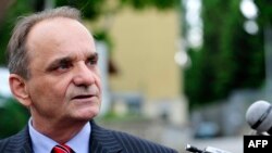 Branimir Glavaš na fotografiji iz svibnja 2009. godine, ispred Suda BiH