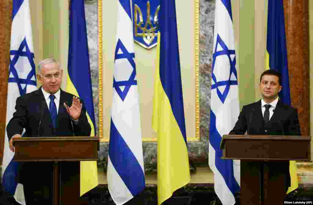 Президент України Володимир Зеленський (праворуч) і прем’єр-міністр Ізраїлю Біньямін Нетаньягу під час спільної прес-конференції в Києві, 19 серпня 2019 року НА ЦЮ Ж ТЕМУ