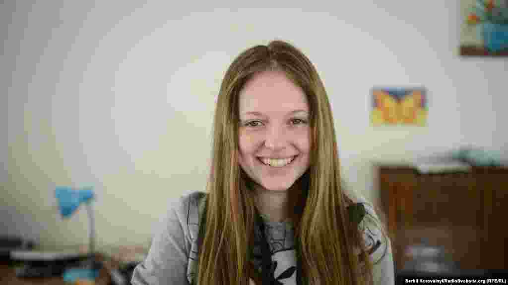 Аліна: «Я б хотіла добре закінчити школу, університет, швидше за все, факультет журналістики, знайти хорошу високооплачувану роботу, щоб забезпечувати сім'ю. А якщо було б багато грошей, віддала б на благодійність»