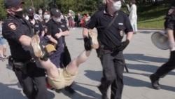 Разгон акции в поддержку Юлии Цветковой Разгон акции в поддержку Юлии Цветковой