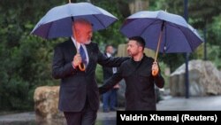 Володимир Зеленський та прем’єр-міністр Албанії Еді Рама перед самітом у Тирані, 16 травня 2025 року