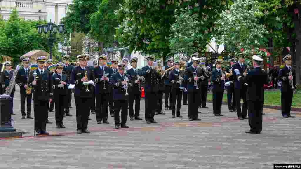 По словам и.о. директора департамента культуры, национальностей, религии и охраны объектов культурного наследия Одесской облгосадминистрации Ярославы Резниковой, в Одессе работает как минимум две крымскотатарские общественные организации, а количество самих татар в Одесской области колеблется – по данным активистов, оно достигает нескольких тысяч человек