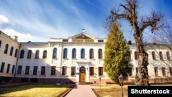 Центральний корпус нинішньої будівлі Національного університету «Острозька академія»