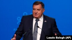 Milorad Dodik je istakao da je sjednica neophodna kako bi "Republika Srpska dala pravi odgovor na neustavno ponašanje Ustavnog suda BiH"