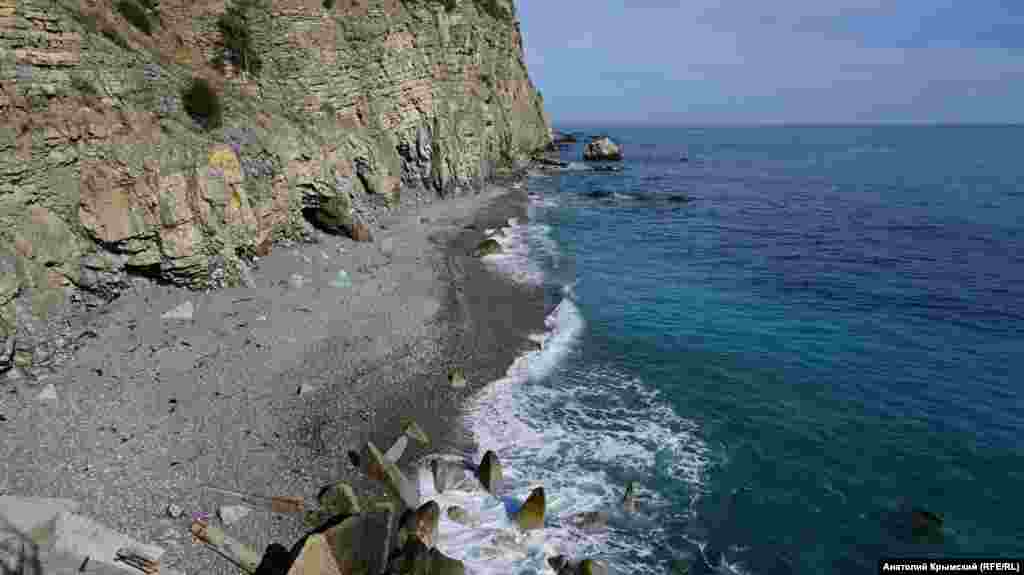 «Дикий» пляж мыса Мартьян. Купание здесь официально запрещено