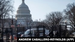 Попередження надійшло всього через два місяці після того, як натовп прихильників Дональда Трампа увірвалася в будівлю Капітолію у Вашингтоні 6 січня