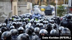 Спецпризначенці біля будівлі парламенту Грузії, Тбілісі, 18 листопада 2019 року