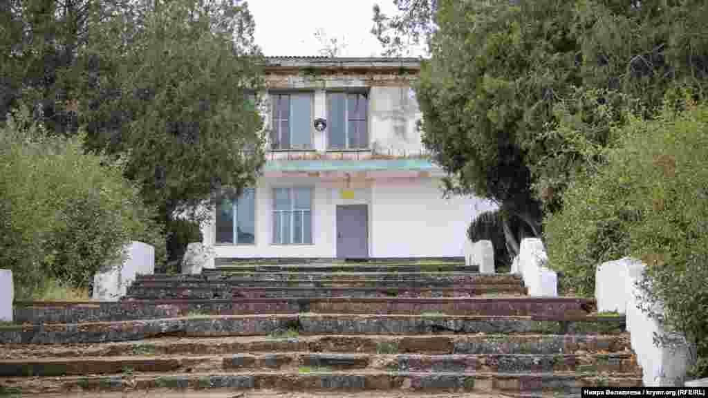 «Были танцевальные кружки, читали книжки в библиотеке»