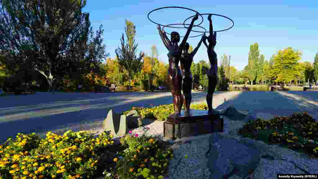 «Три грации» – главная скульптурная композиция городского парка