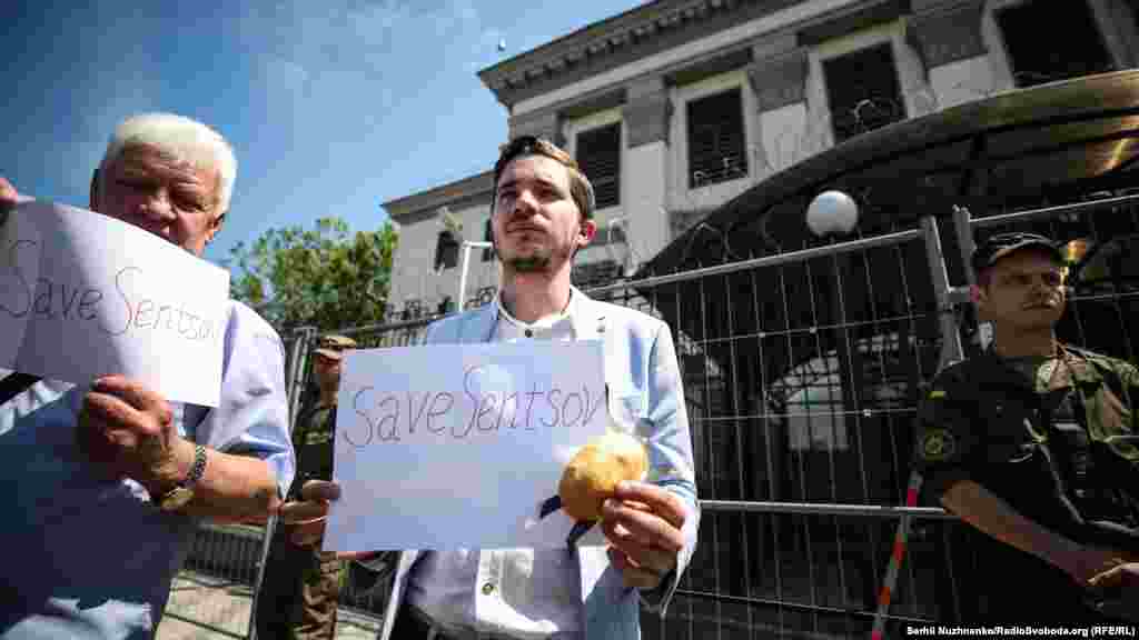 Правозащитный центр «Мемориал» внес Сенцова и Кольченко в список политзаключенных