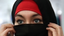 Грани Времени. Сняла решительно хиджаб наброшенный. Грани Времени. Сняла решительно хиджаб наброшенный.