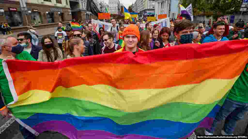 Працівники диппредставництва посольства США, та їхні сім’ї взяли участь у «Марші рівності» в Києві