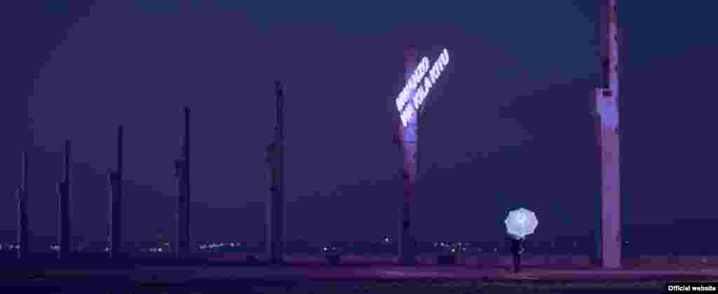 Я спросил Алексея Германа, почему фильм называется "Под электрическими облаками", и он ответил, что эти облака передают ощущение нового времени