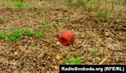 Під таким м’ячем може ховатися «міна-сюрприз» – сапери