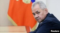 12 травня російський лідер Володимир Путін відправив Сергія Шойгу у відставку з посади міністра оборони і призначив його секретарем Ради безпеки РФ