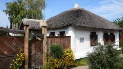 Відреставрована хата Івана Крамського в Острогозьку, зараз вона є музеєм. Воронежчина