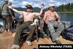 ვლადიმირ პუტინი (მარცნივ) და სერგეი შოიგუ. ტუვა. 2017 წელი