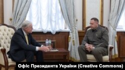 Зустріч голови Офісу президента Андрій Єрмак (п) зі спеціальним представником президента США з питань України Кітом Келлогом, архівне фото, лютий 2025 року