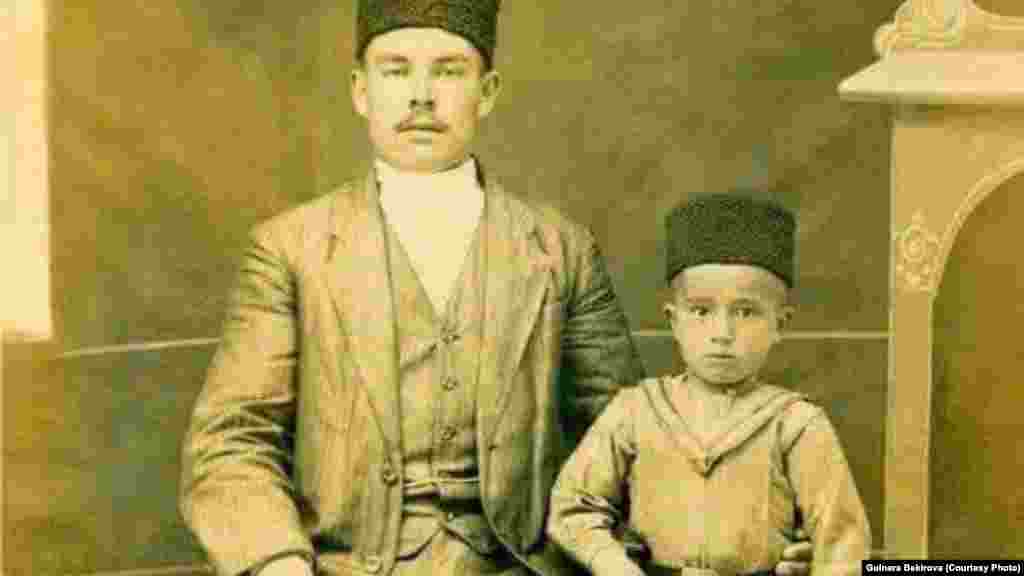 Композитор Фикрет Салединов родился в 1926 году в Бахчисарайском районе Крыма. Он является автором более 400 произведений в разнообразных жанрах и для разных инструментов. Во время оккупации Крыма нацистами, будущего музыканта погнали на работу в Австрию. Пожить в Крыму после возвращения из Австрии ему уже не удалось. Вместе с семьей его депортировали в Узбекистан  