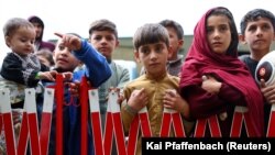 По всій Європі афганські біженці отримали тимчасовий притулок після втечі від режиму талібів (фотогалерея)