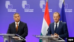 Премьер-министр Венгрии Виктор Орбан и председатель Евросовета Дональд Туск