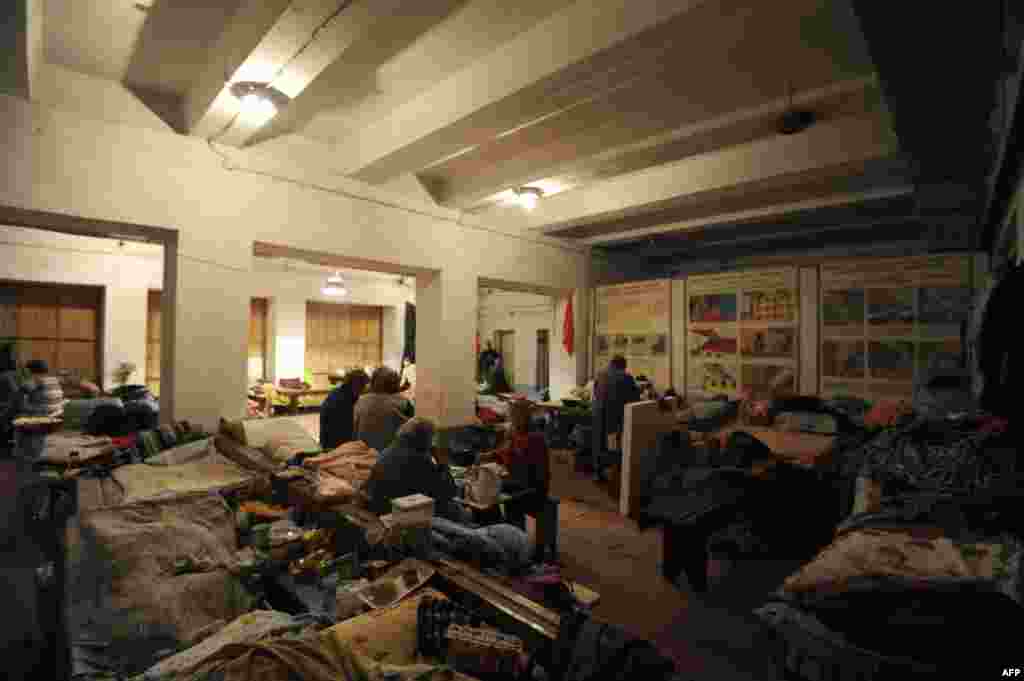 Бомбосховище у селі Петрівське (20 км від Донецька), де цілі сім'ї живуть вже кілька місяців, 23 жовтня 2014 року