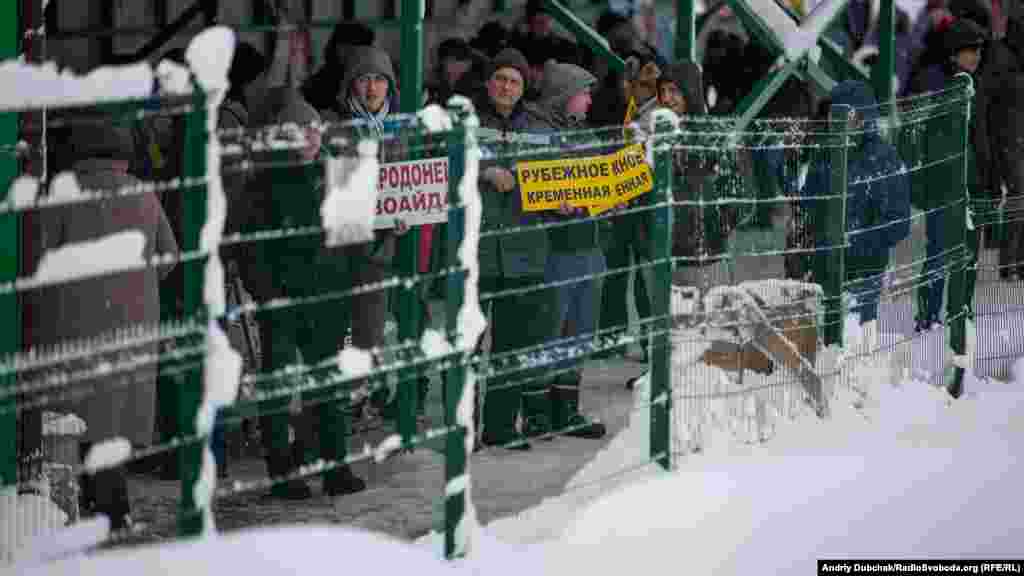 КПВВ у Станиці Луганській лише піший та розташований далеко від великих транспортних шляхів – це незручно для людей, які перетинають лінію розмежування.
