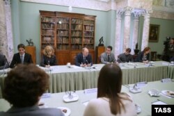 2014 წელი. ვ. პუტინი ხვდება ახალგაზრდა რუს ისტორიკოსებს