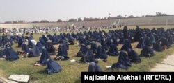 Письмовий екзамен перед набором волонтерів до виборчих комісій в провінції Хост, Афганістан (архівне фото)