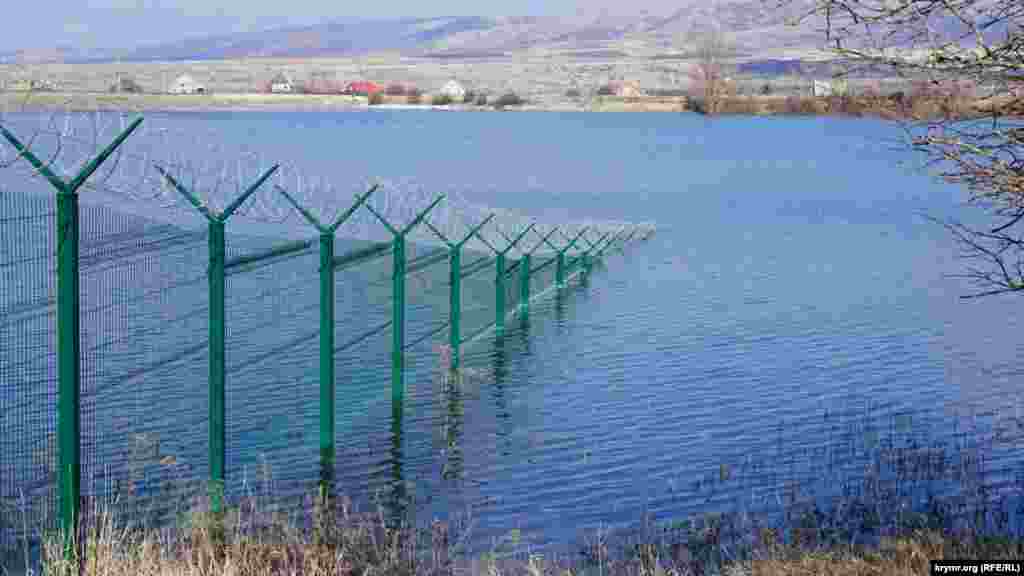 Одно из крупных сел Добровской долины – Заречное (Шумхай до 1945 года). Это режимный объект. В 1944 году немецкие оккупанты попытались взорвать дамбу гидроузла, но этому помешали местные партизаны