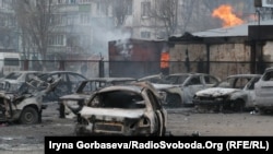 Наслідки ракетного обстрілу російськими гібридними силами мікрорайону «Східний» Маріуполя, що був здійснений 24 січня 2015 року. Тоді 29 людей загинуло і 92 були поранені