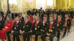 Путин на встрече с паралимпийцами Путин на встрече с паралимпийцами