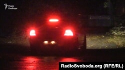 «Шкода» деякий час стояла позаду авто «Схем» у безлюдному місці, а згодом проїхала повз