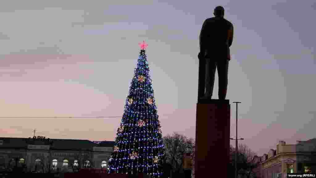 Главная елка Крыма в Симферополе, 22 декабря 2015 года 