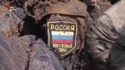 На Луганщині знайшли тіла двох загиблих із шевроном Росії (відео) На Луганщині знайшли тіла двох загиблих із шевроном Росії (відео)