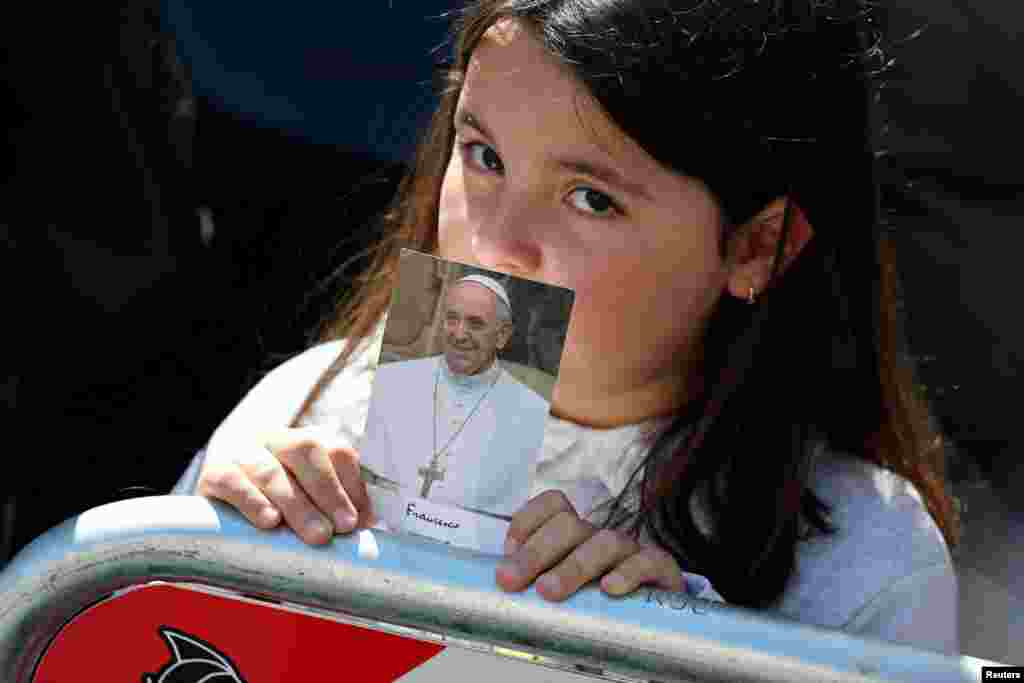 Погребот на папата Франциск се оджува шест дена по неговата смрт од мозочен удар и срцев застој на 88-годишна возраст.