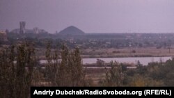 Види з Красногорівки на шахту Абакумова та окупований Донецьк, 2019 рік