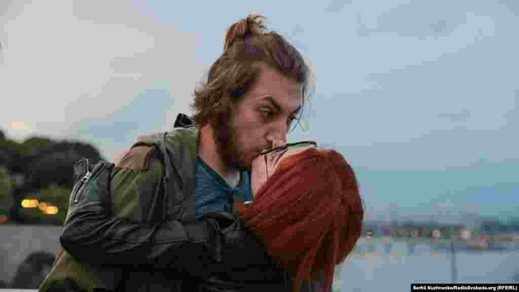 Не єдиним «селфі». Адже «Міст закоханих» нині отримав нового конкурента