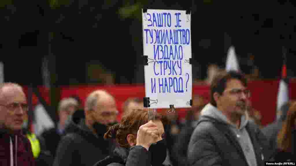 Organizatori protesta “Protiv državnog kriminala” naveli su i da postoje “veze predsednika države Aleksandra Vučića sa ubicama iz Belivukovog klana”.