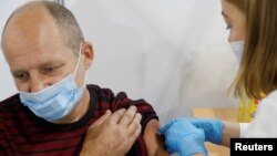 Ініціатива стартувала в Києві, де відсьогодні кожен повнолітній українець має змогу зробити профілактичне щеплення проти грипу