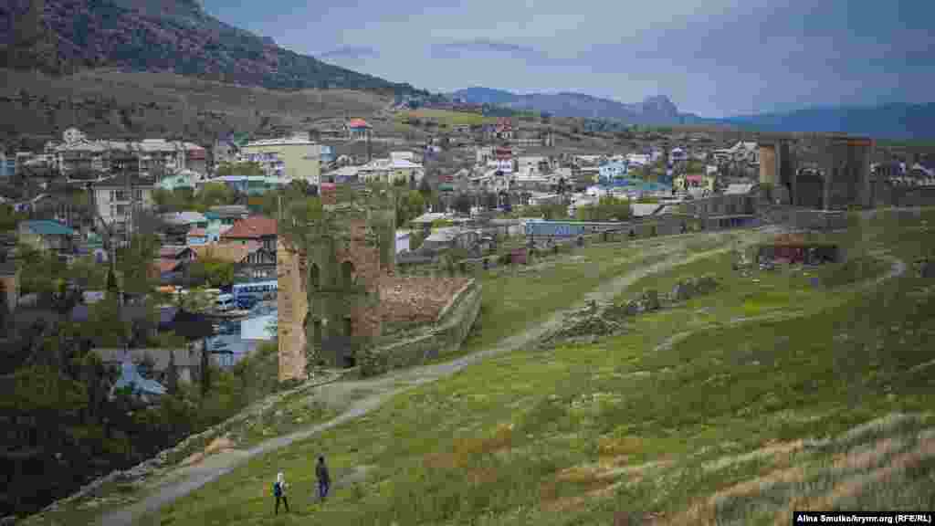 Денег на реставрацию не дали. Судакская крепость продолжает разрушаться  