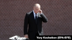 Владимир Путин на Могиле Неизвестного Солдата в Москве, 22 июня 2018 года