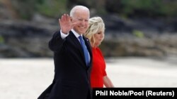 На даний час Байден перебуває у графстві Корнуолл на південному узбережжі Великої Британії на саміті з іншими лідерами промислово розвинених країн «Групи семи»