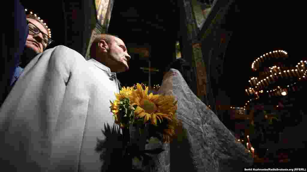 Як поет дебютував у 1961 році поемою-трагедією «Ніж у сонці». Протягом 1962-1988 років були опубліковані такі збірки як «Соняшник» (1962), «Протуберанці серця» (1965), «Балади буднів» (1967), «До джерел» (1972), «Корінь і крона» (1974), «Київське небо» (1976), «Шабля і хустина» (1981), «Драматичні поеми» (1982), «Теліжинці» (1985), «Чорнобильська мадонна» (1987), «Храм серця» (1988)