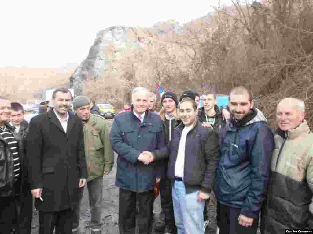 Pripadnici '1389' sa ruskim ambasadorom Aleksandrom Konuzinom, Kosovo, fotografije: stranica Pokreta '1389' na Facebooku