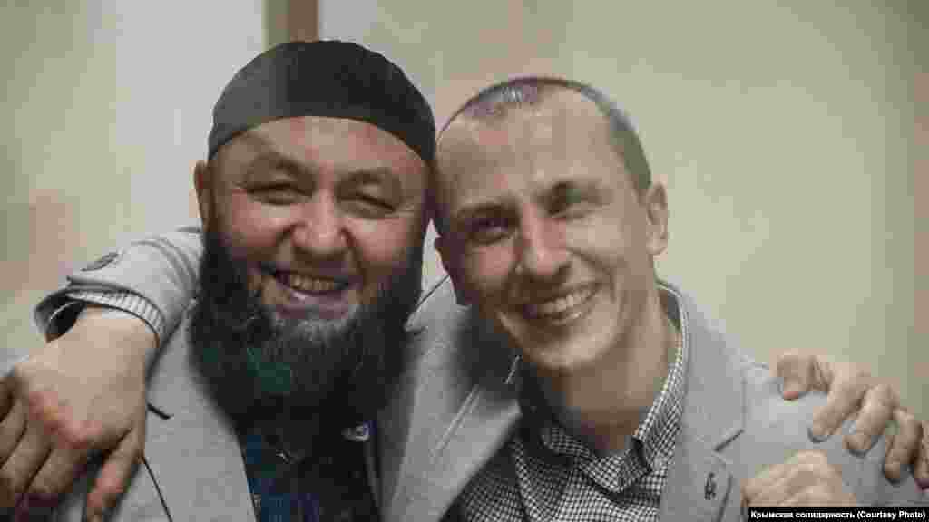 16 сентября 2020 года фигуранты бахчисарайского «дела Хизб ут-Тахрир» – гражданский журналист Марлен Асанов (слева) и координатор «Крымской солидарности» Сервер Мустафаев – были осуждены на 19 и 14 лет соответственно