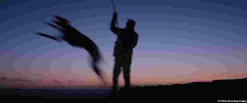 Одна из самых интересных картин Берлинале – “Клуб” чилийского режиссера Пабло Ларраина о приюте для проштрафившихся католических священников. Главное развлечение героев фильма – собачьи бега. Фильм получил Гран-при жюри фестиваля.