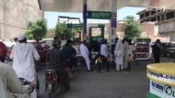 پاکستان کې تېل ارزان خو اخیستل یې ګران پاکستان کې تېل ارزان خو اخیستل یې ګران